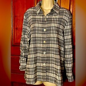 Draper’s and Damon’s Women’s Black & White Button Down Shirt. Size Large